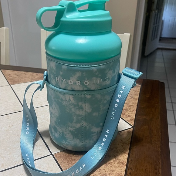 Hydro jug with sleeve like new - Picture 1 of 4